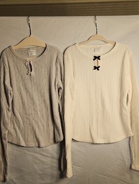 abercrombie kids Cream & Light Gray Ribbed Knit Tops with Bow Trim     Size 9/10